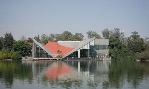 Centro cultural Lago Algo / Naso